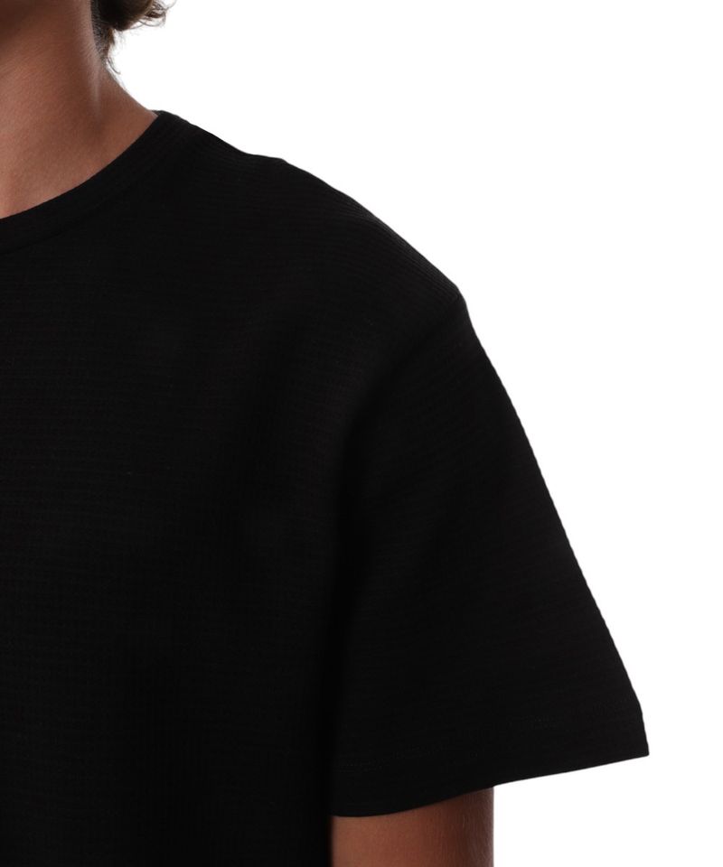 104865741-Camiseta-Denim-and-Flower-negra-texturizada-para-hombre
