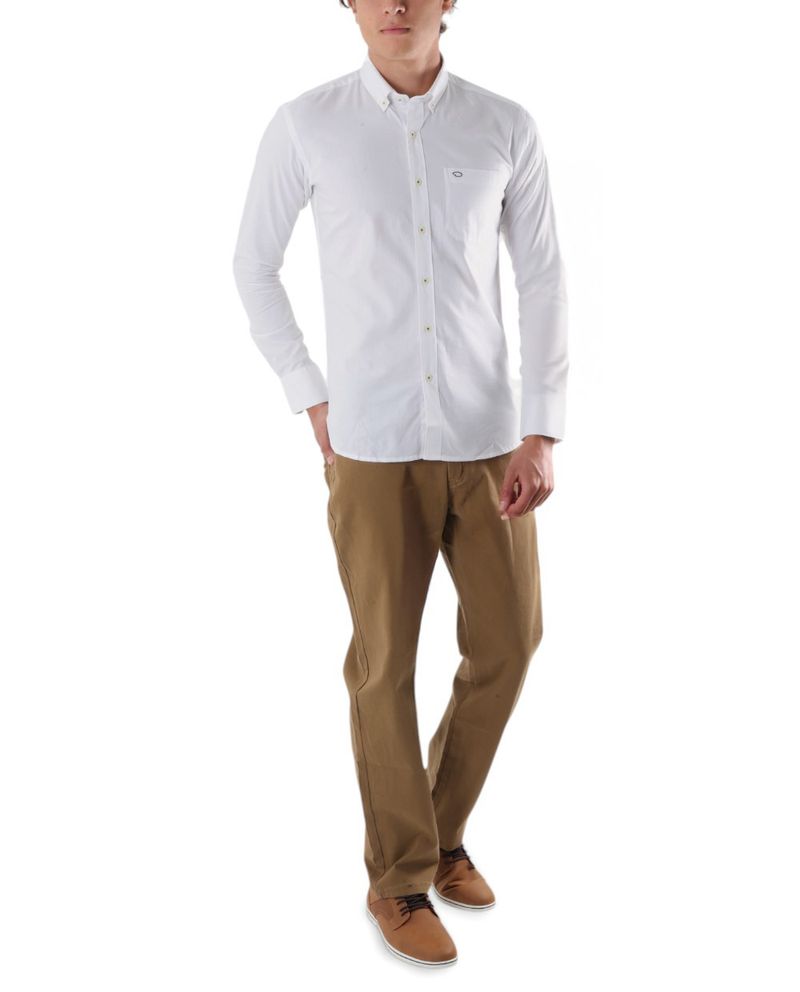 104880554-Camisa-casual-Oscar-de-la-Renta-classic-fit-blanca-texturizada-para-hombre