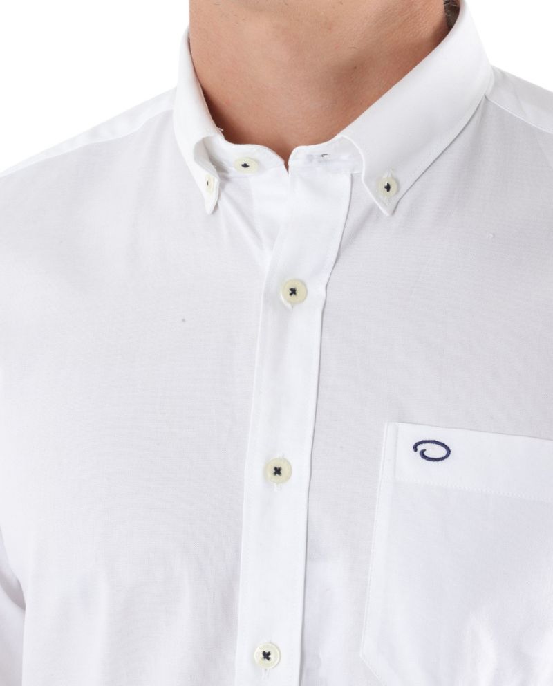 104880554-Camisa-casual-Oscar-de-la-Renta-classic-fit-blanca-texturizada-para-hombre