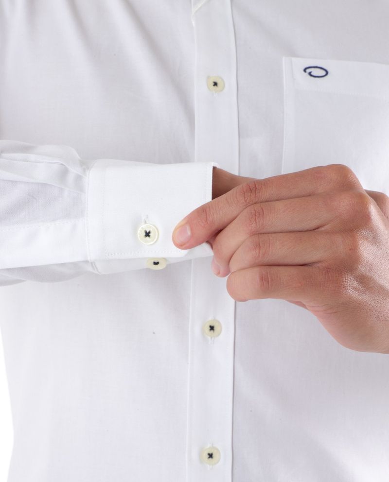 104880554-Camisa-casual-Oscar-de-la-Renta-classic-fit-blanca-texturizada-para-hombre