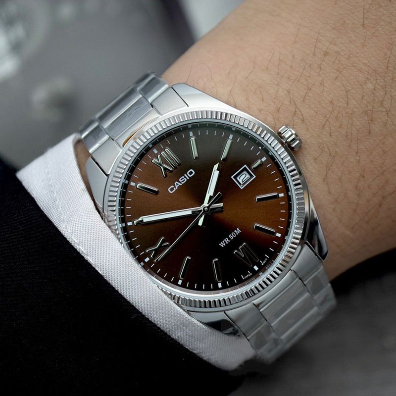 104895622-Reloj-Casio-analogo-de-acero-color-plateado-para-hombre