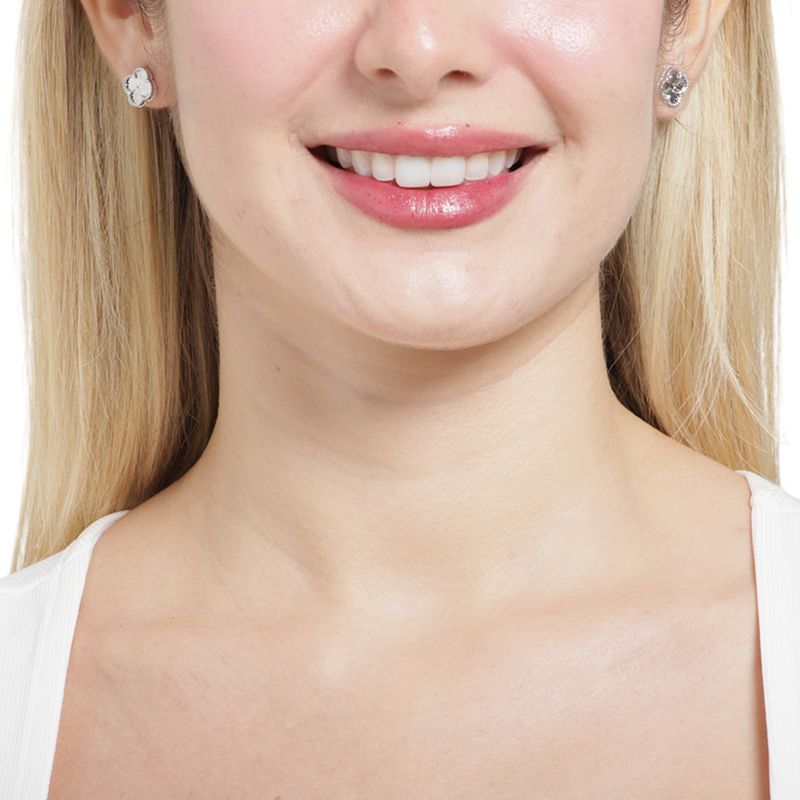 104890116---Aretes-de-plata-plateados-en-forma-de-flor-para-mujer
