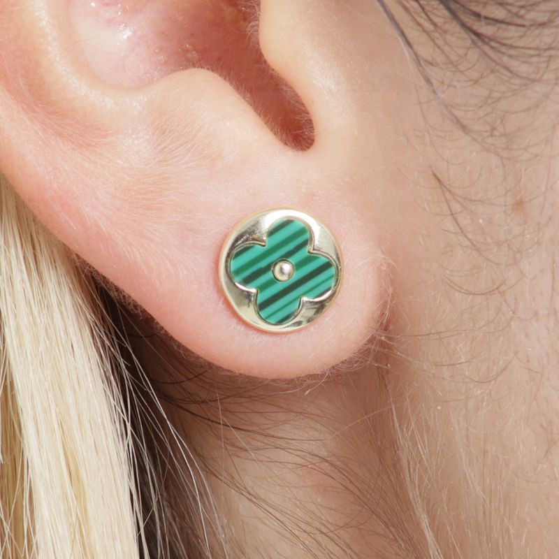 104890118---Aretes-de-plata-con-baño-de-oro-en-forma-de-trebol-verde-para-mujer