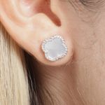 104890121---Aretes-de-plata-en-forma-de-trebol-para-mujer