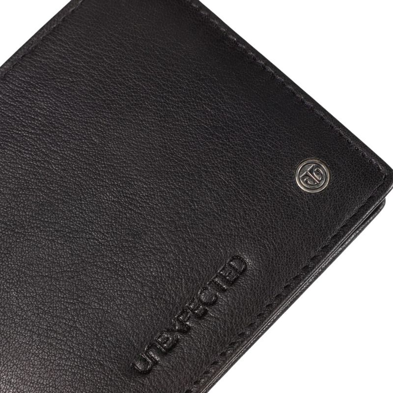 104887614-Billetera-bifold-Unexpected-negra-de-cuero-texturizada-para-hombre