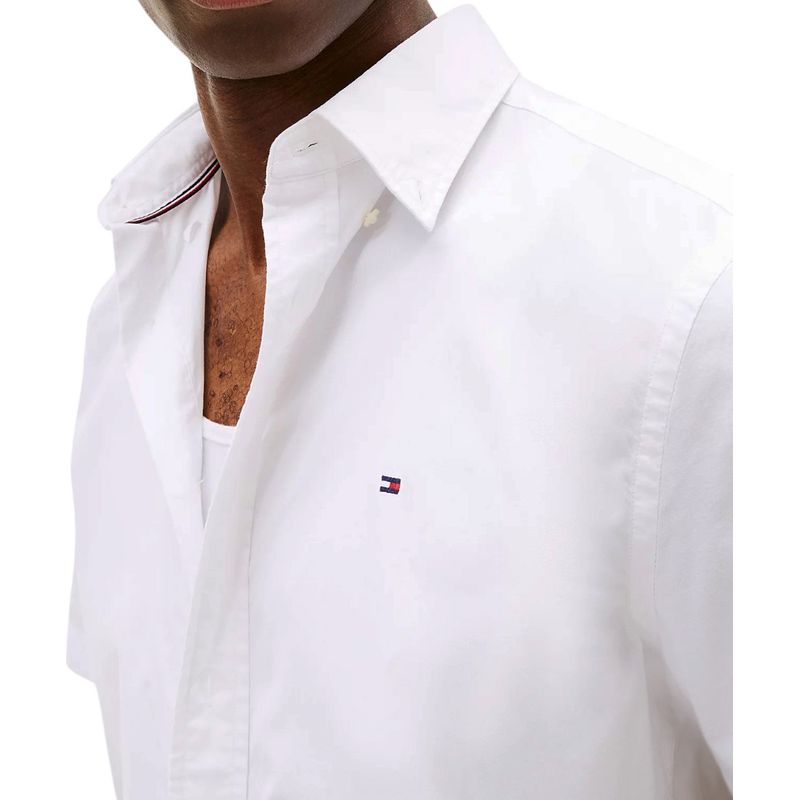 Camisa casual regular fit Tommy Hilfiger blanca sólida para hombre