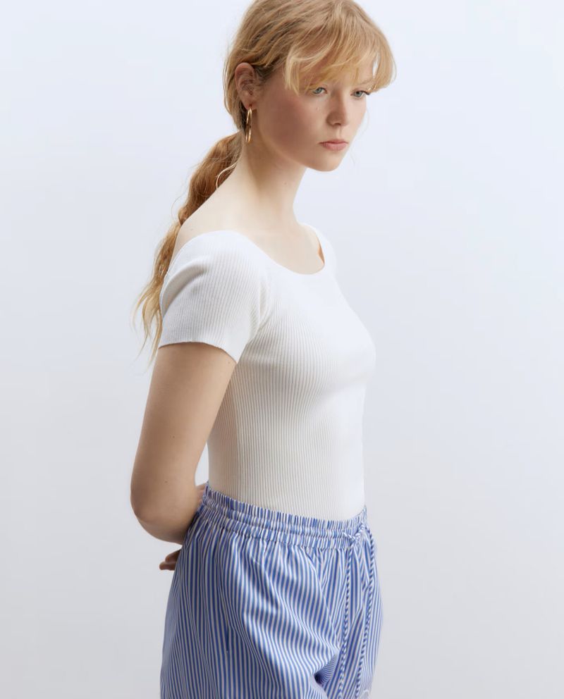104873568-Blusa-Sfera-sweatshirt-blanca-manga-corta-para-mujer