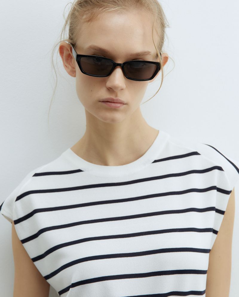 104873381-Blusa-Sfera-casual-rayada-manga-corta-para-mujer