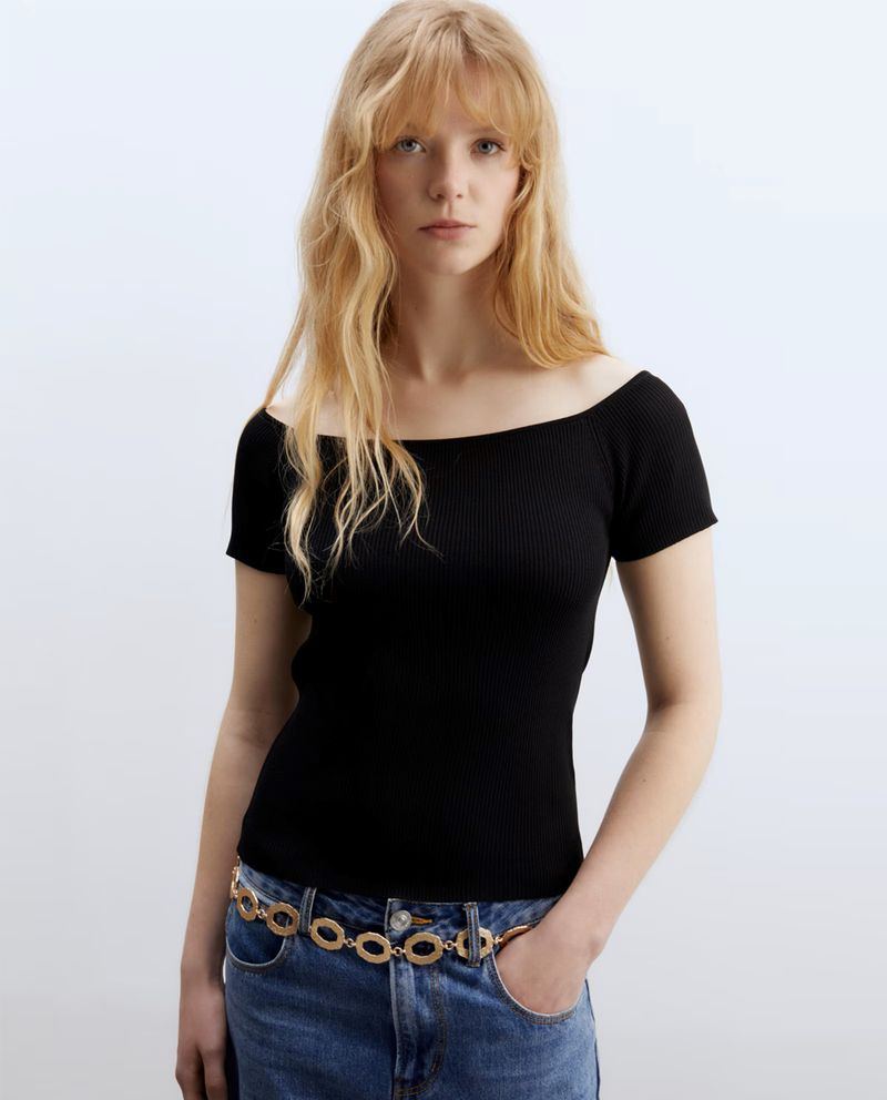 104873565-Blusa-Sfera-sweatshirt-negra-manga-corta-para-mujer