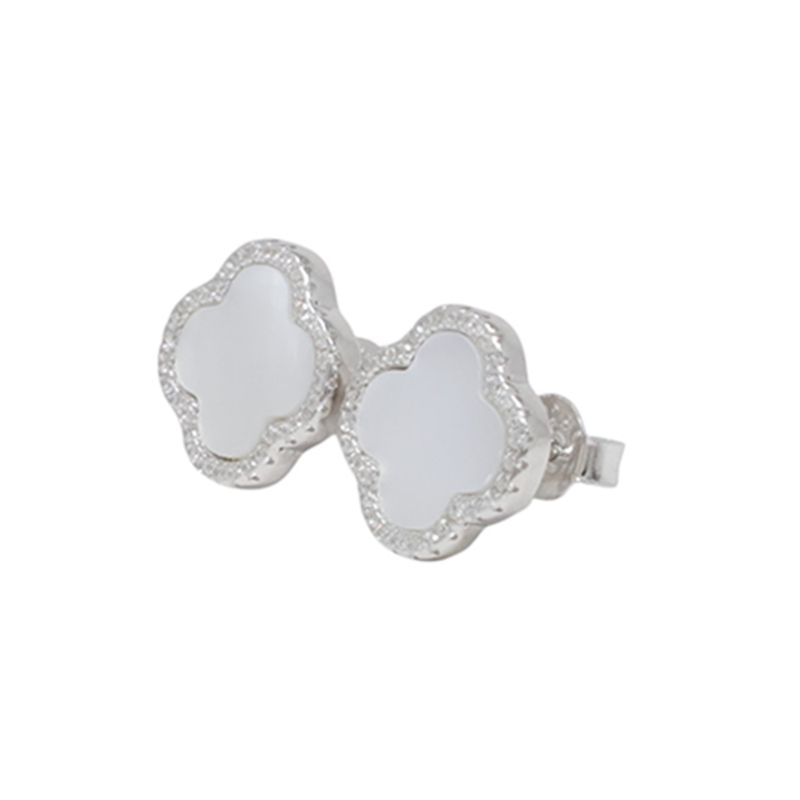 104890121---Aretes-de-plata-en-forma-de-trebol-para-mujer