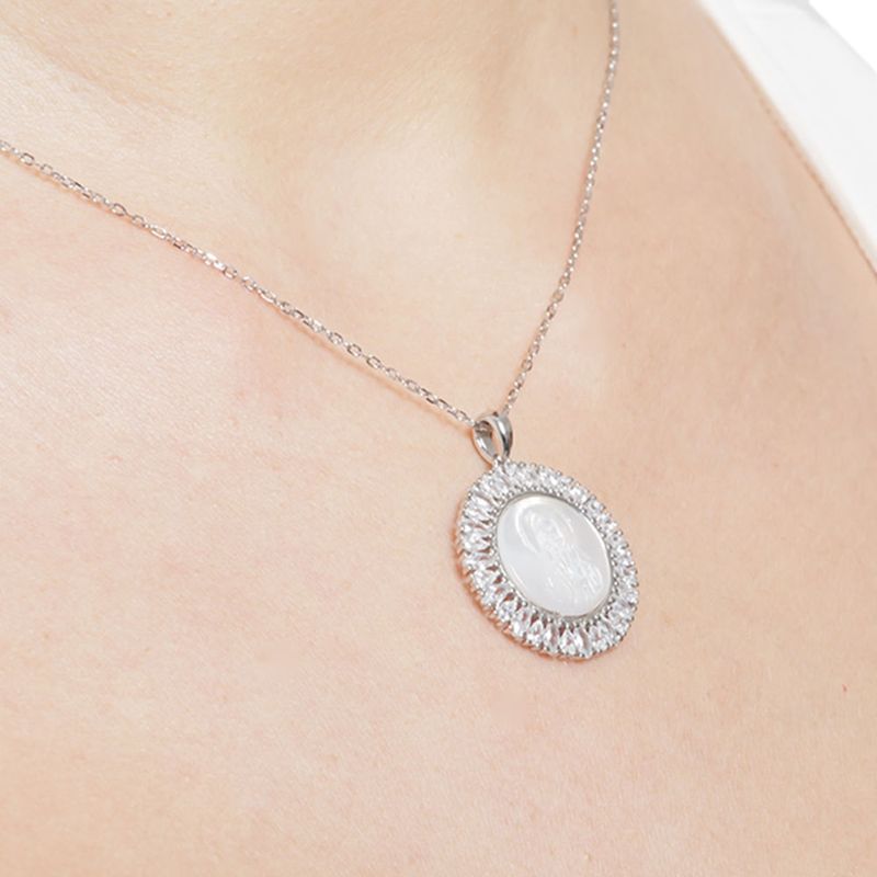 104853049-Collar-con-dije-de-plata-para-mujer