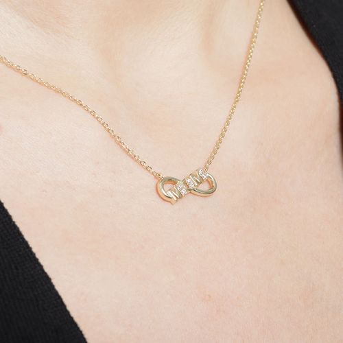 Collar con dije "MOM" de plata con baño de oro para mujer