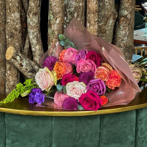 Ramo Premium 12 rosas ecuatorianas combinadas