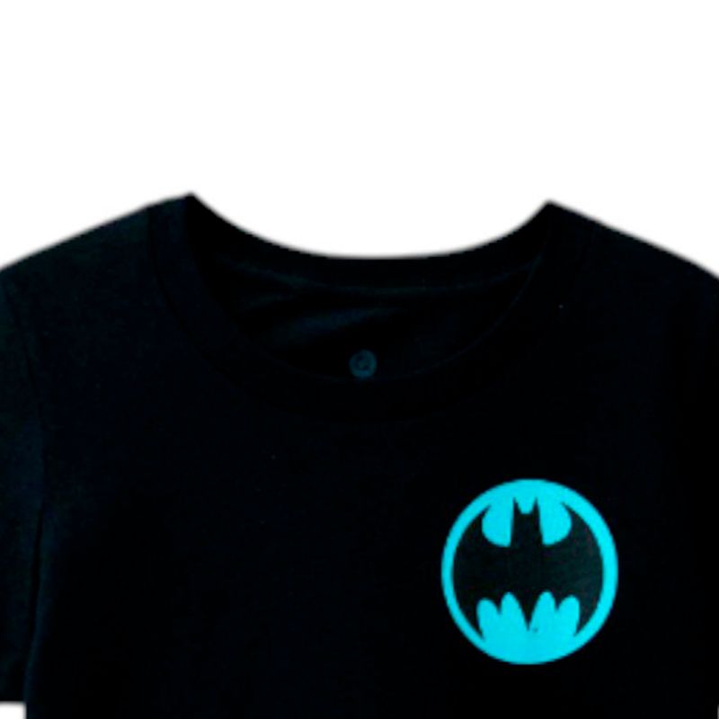 104886441-Camiseta-negra-con-estampado-para-niño