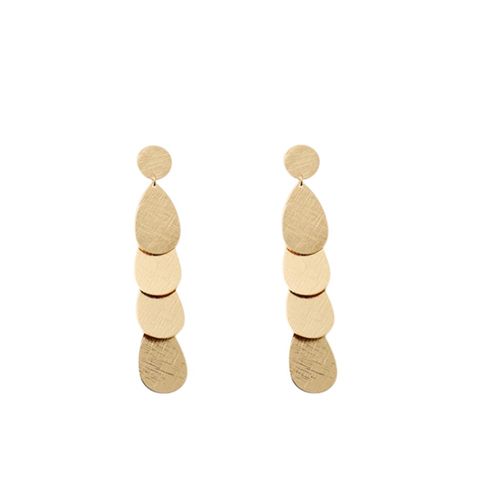 Aretes largos dorados para mujer