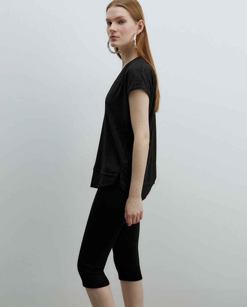 104873664-Blusa-Sfera-casual-negra-manga-corta-para-mujer