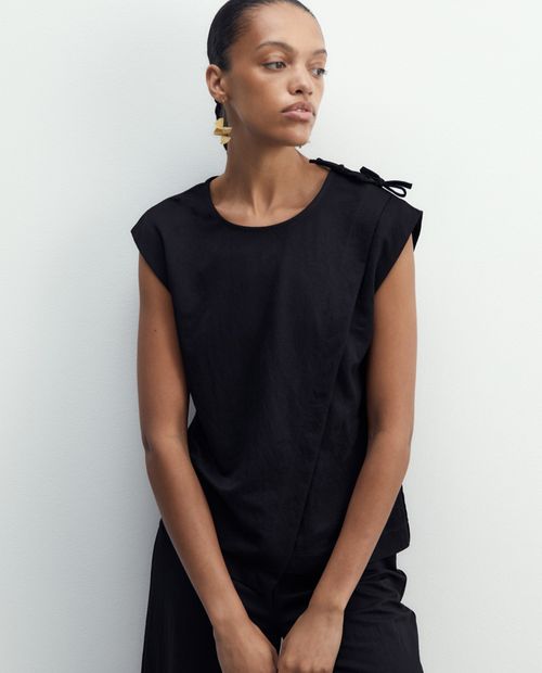 Blusa Sfera casual negra manga corta para mujer