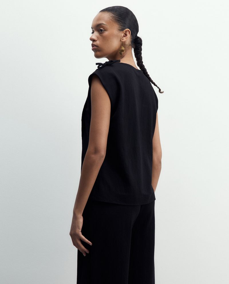 104873692-Blusa-Sfera-casual-negra-manga-corta-para-mujer