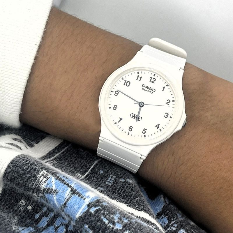 104895614-Reloj-Casio-analogo-de-resina-color-blanco-unisex