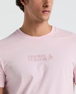 104929911-Camiseta-Penguin-rosada-con-estampado-en-relieve-para-hombre