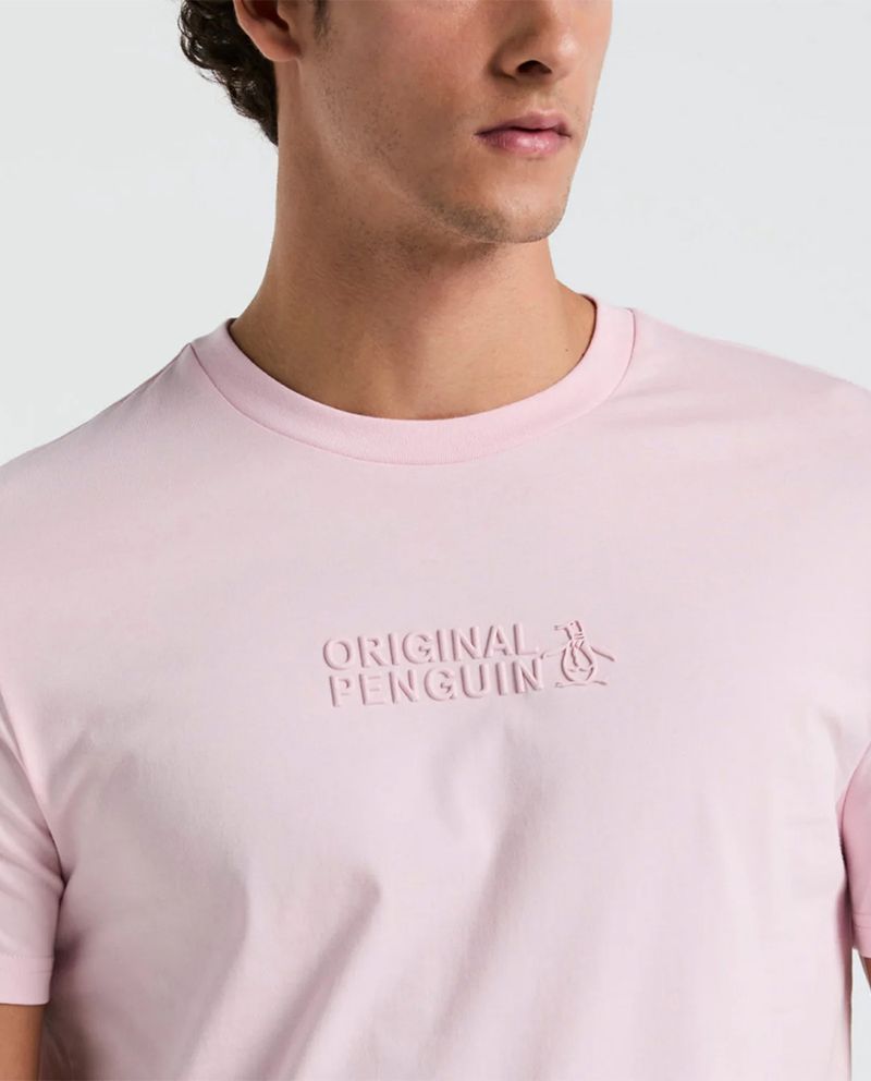 104929911-Camiseta-Penguin-rosada-con-estampado-en-relieve-para-hombre