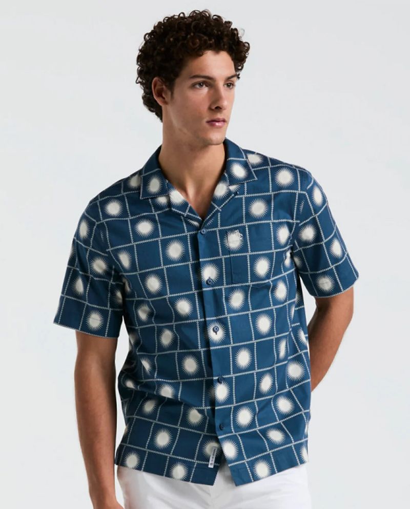 104930011-Camisa-casual-Penguin-regular-fit-azul-cuadriculada-con-estampado-de-soles-para-hombre
