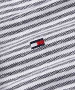 104842093-Camisa-polo-regular-fit-Tommy-Hilfiger-gris-rayada-para-hombre