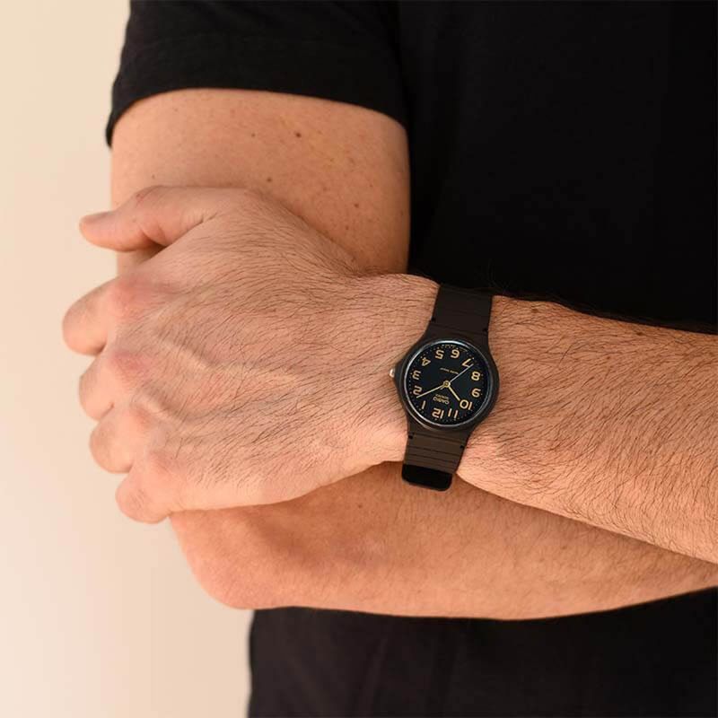 104895613---Reloj-Casio-analogo-de-resina-negro-para-hombre