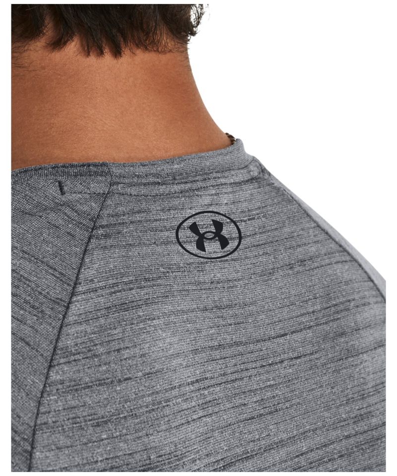 104890542-Camiseta-deportiva-Under-Armour-gris-heather-para-hombre