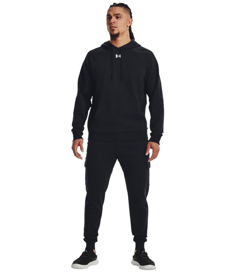 104890567-Jogger-cargo-deportivo-Under-Armour-negro-solido-para-hombre