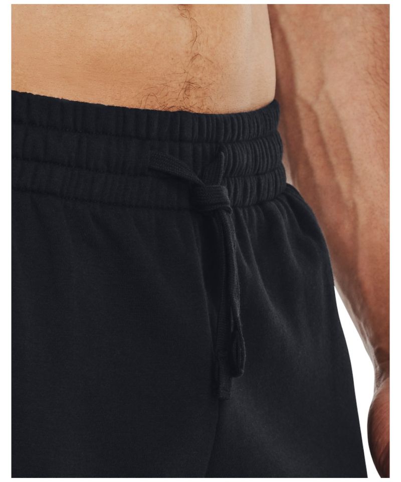 104890567-Jogger-cargo-deportivo-Under-Armour-negro-solido-para-hombre