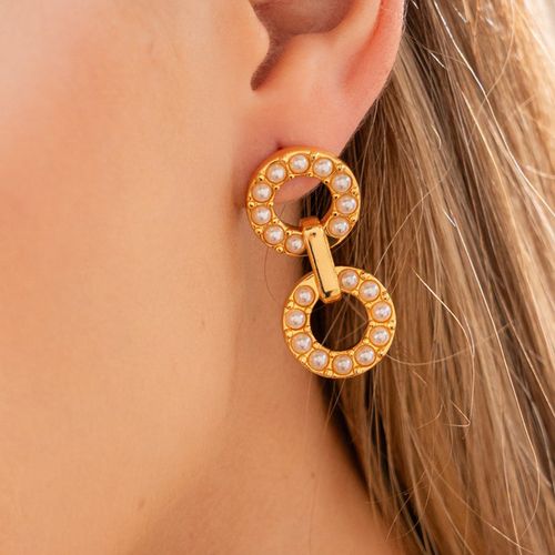 Aretes con enchape de oro y perlas para mujer