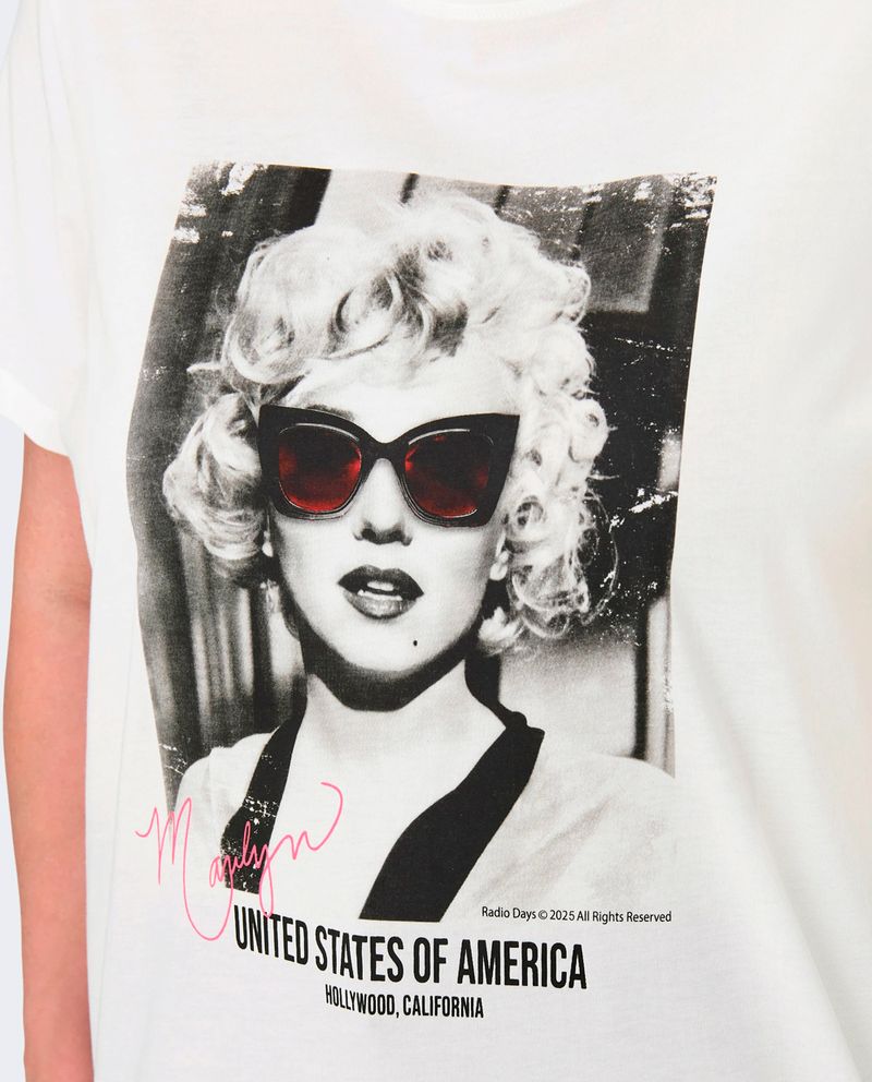 104916351-Camiseta-Only-Carmakoma-estampada-manga-corta-para-mujer