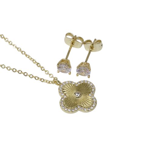 Set de aretes y cadena con dije de brass en baño de oro para mujer