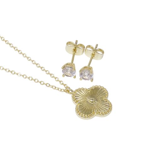 Set de aretes y cadena con dije de brass en baño de oro para mujer