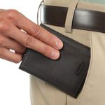 104779150-Billetera-trifold-Calvin-Klein-cafe-chocolate-para-hombre
