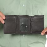 104779150-Billetera-trifold-Calvin-Klein-cafe-chocolate-para-hombre