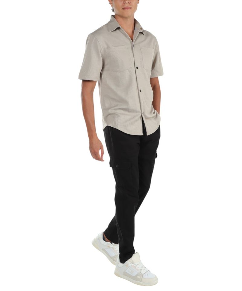104692979-Pantalon-jogger-tipo-cargo-Unexpected-negro-solido-para-hombre