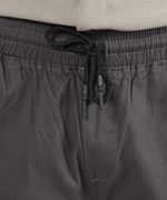 104692986-Pantalon-jogger-tipo-cargo-Unexpected-gris-oscuro-solido-para-hombre