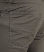 104822404-Short-chino-Unexpected-slim-fit-gris-solido-para-hombre