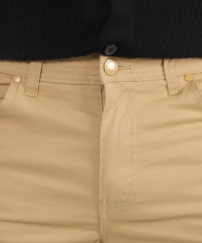 104693052-Short-chino-Unexpected-slim-fit-khaki-solido-para-hombre