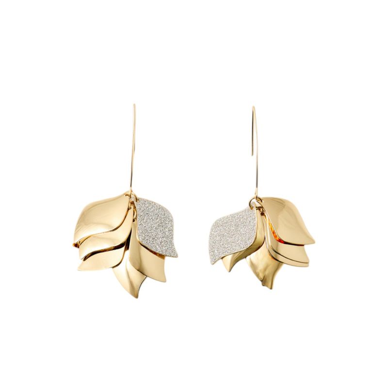 104917775-Aretes-de-petalos-color-dorado-para-mujer