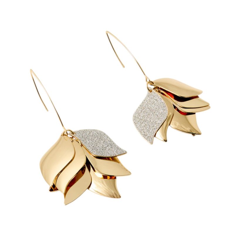 104917775-Aretes-de-petalos-color-dorado-para-mujer