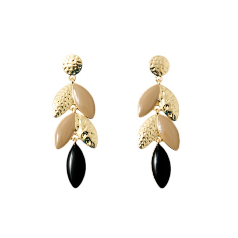 104917776-Aretes-de-hojas-color-dorado-para-mujer