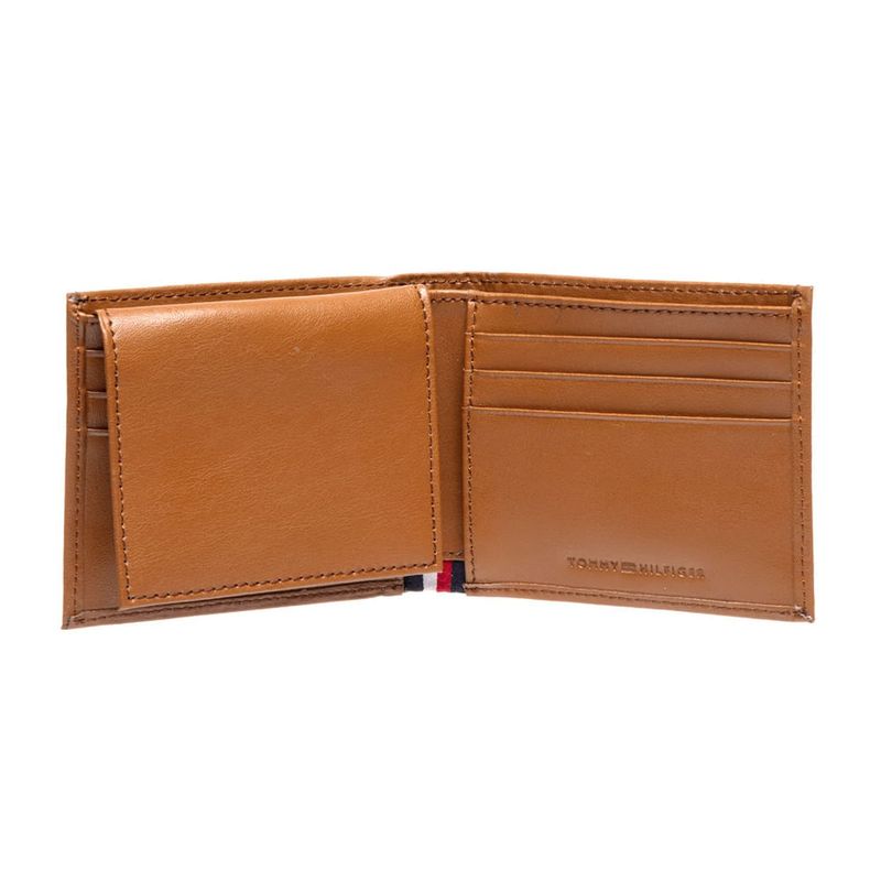 104779137-Billetera-Tommy-Hilfiger-bifold-con-passcase-cafe-con-textura-para-hombre