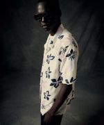 104940002-Camisa-casual-Sfera-blanca-con-estampado-floral-para-hombre