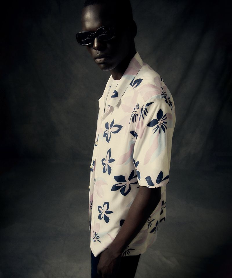 104940002-Camisa-casual-Sfera-blanca-con-estampado-floral-para-hombre