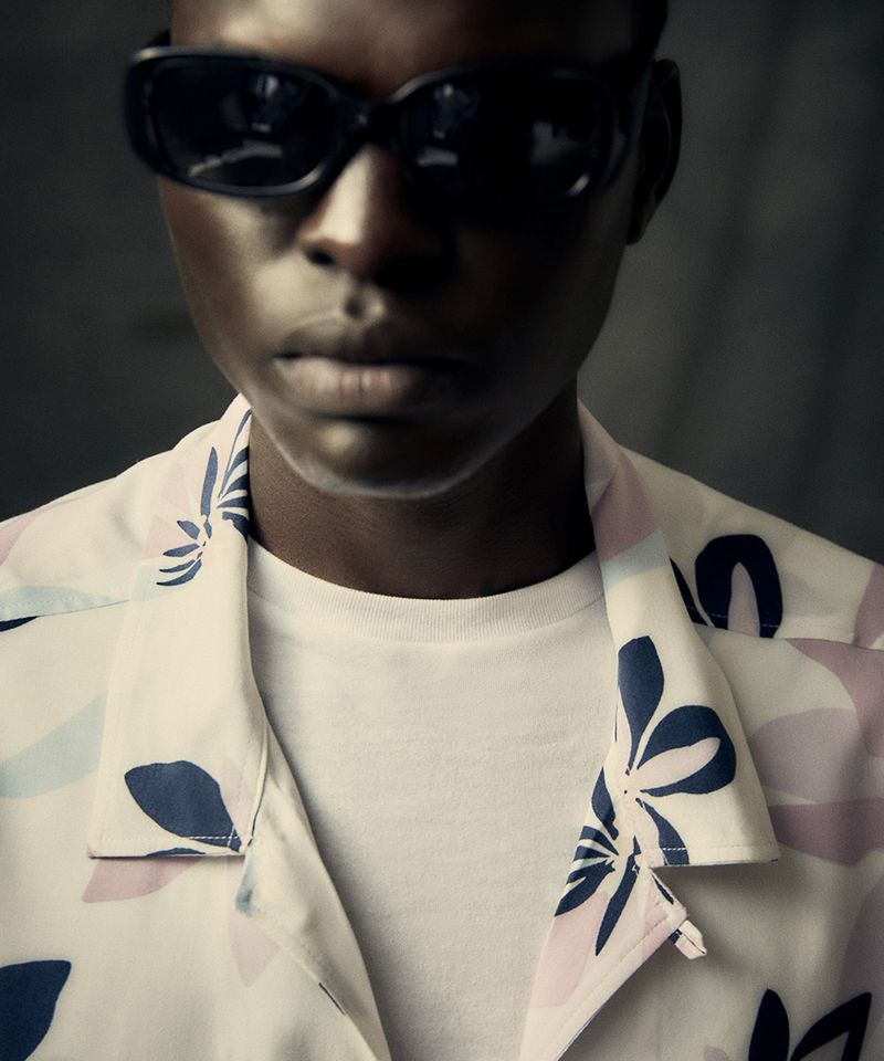 104940002-Camisa-casual-Sfera-blanca-con-estampado-floral-para-hombre