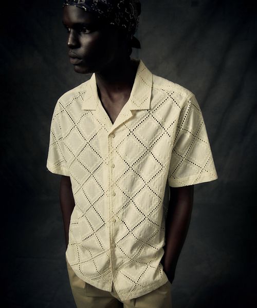 Camisa casual Sfera con textura marfil y rombos bordados para hombre