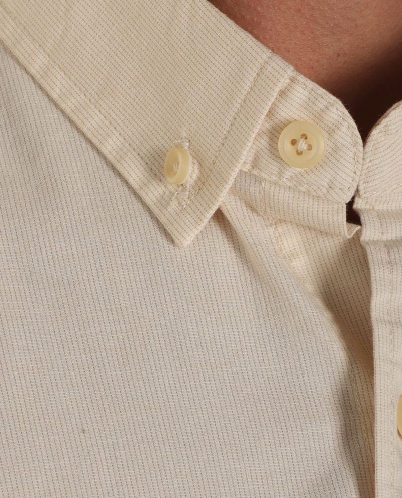 104693936-Camisa-regular-fit-Gents-beige-rayada-para-hombre